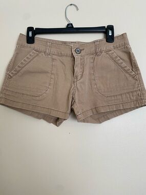 Women's Casual Pocket Jean Shorts in Tan